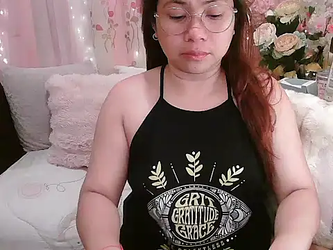 Snapshot of OhmyPinay chatting on 06/10/26, 02:12 OhmyPinay online show from 06/10/26, 02:12