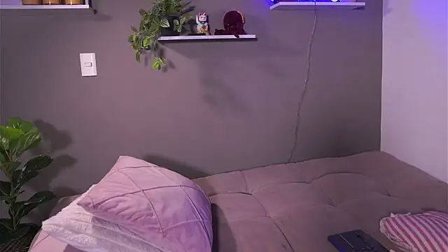 Snapshot of HannahEvanss chatting on 01/08/26, 08:00 HannahEvanss online show from 01/08/26, 08:00