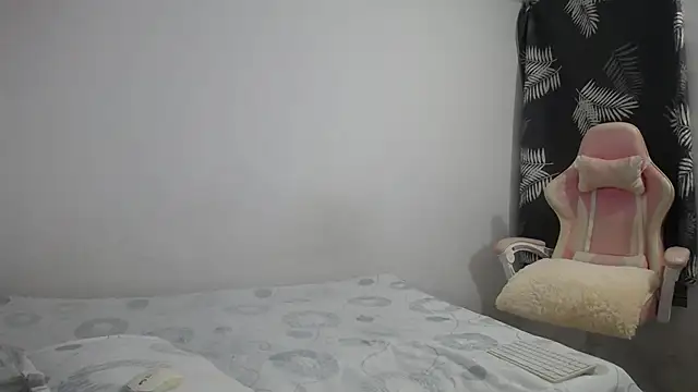 mabigomez00 online show from 10/30/25, 09:44