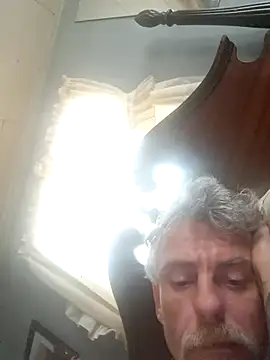 Snapshot of 19JaSon83 chatting on 07/11/26, 02:20 19JaSon83 online show from 07/11/26, 02:20