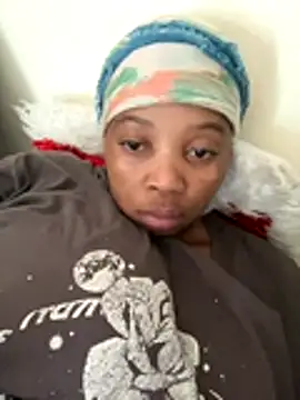 Snapshot of cherrybabe76 chatting on 11/30/25, 04:44 cherrybabe76 online show from 11/30/25, 04:44