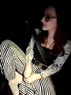 Snapshot of Tinas5 chatting on 03/05/26, 06:04 Tinas5 online show from 03/05/26, 06:04