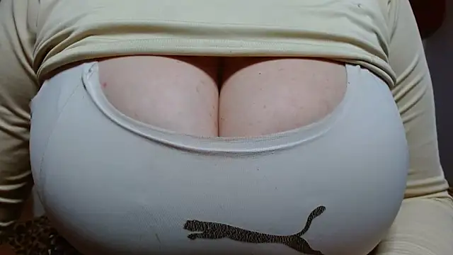 AnnyelinnaLove online show from 01/31/25, 04:58