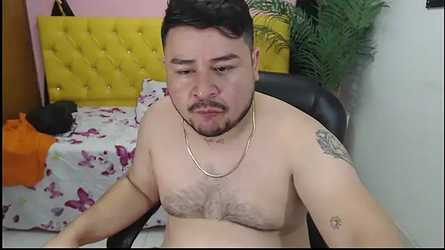 Snapshot of oso_dirty_ chatting on 12/21/24, 05:40 oso dirty online show from 12/21/24, 05:40