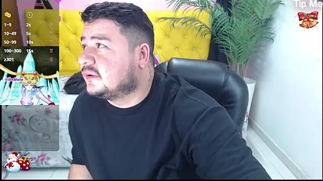 Snapshot of oso_dirty_ chatting on 12/24/24, 05:55 oso dirty online show from 12/24/24, 05:55