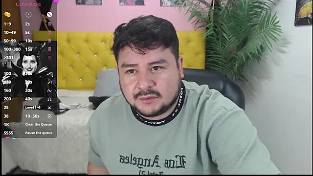 Snapshot of oso_dirty_ chatting on 01/15/25, 05:26 oso dirty online show from 01/15/25, 05:26