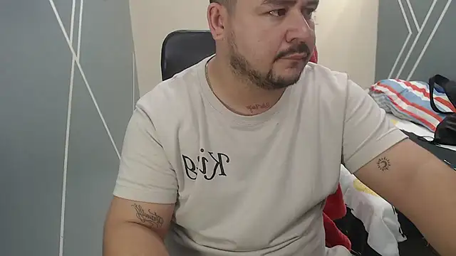 Snapshot of oso_dirty_ chatting on 01/22/25, 05:28 oso dirty online show from 01/22/25, 05:28