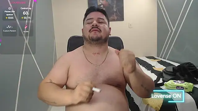 Snapshot of oso_dirty_ chatting on 01/25/25, 08:42 oso dirty online show from 01/25/25, 08:42