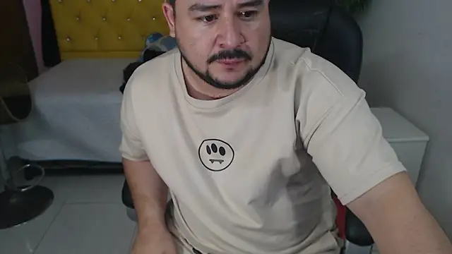 Snapshot of oso_dirty_ chatting on 02/20/25, 05:40 oso dirty online show from 02/20/25, 05:40