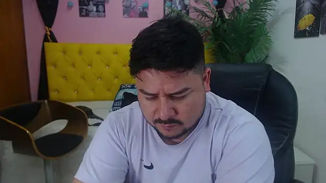 Snapshot of oso_dirty_ chatting on 02/26/25, 05:39 oso dirty online show from 02/26/25, 05:39