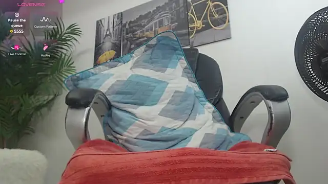 Snapshot of oso_dirty_ chatting on 03/01/25, 08:42 oso dirty online show from 03/01/25, 08:42