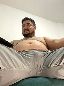 Snapshot of oso_dirty_ chatting on 11/15/25, 06:26 oso dirty online show from 11/15/25, 06:26