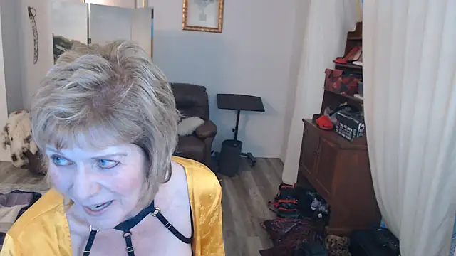 Snapshot of SindeeDix chatting on 07/10/26, 11:07 SindeeDix online show from 07/10/26, 11:07