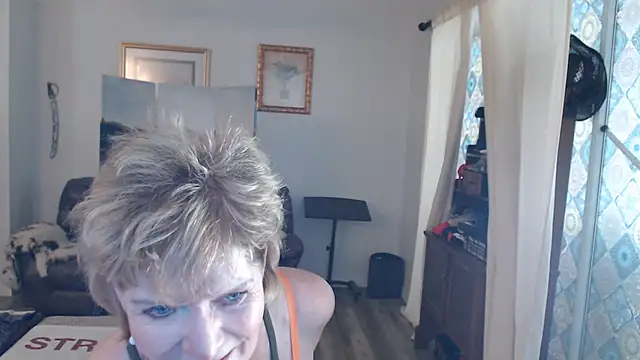Snapshot of SindeeDix chatting on 08/02/26, 03:43 SindeeDix online show from 08/02/26, 03:43