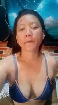 Snapshot of Urchanel chatting on 03/16/25, 01:49 Urchanel online show from 03/16/25, 01:49