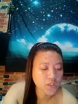 Snapshot of Urchanel chatting on 03/16/25, 11:27 Urchanel online show from 03/16/25, 11:27