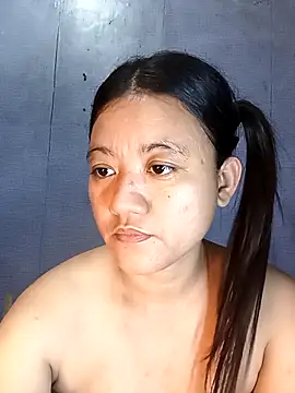 Snapshot of Urchanel chatting on 10/17/25, 08:06 Urchanel online show from 10/17/25, 08:06