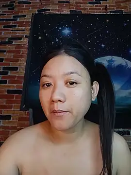 Snapshot of Urchanel chatting on 05/15/26, 12:17 Urchanel online show from 05/15/26, 12:17