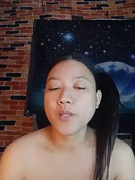 Snapshot of Urchanel chatting on 05/16/26, 11:57 Urchanel online show from 05/16/26, 11:57