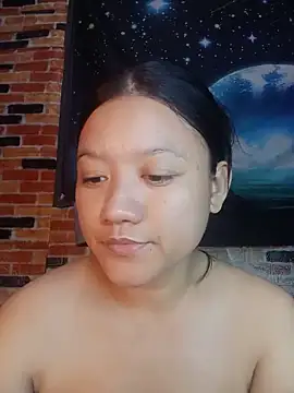 Snapshot of Urchanel chatting on 05/17/26, 01:29 Urchanel online show from 05/17/26, 01:29