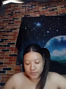 Snapshot of Urchanel chatting on 05/24/26, 10:37 Urchanel online show from 05/24/26, 10:37