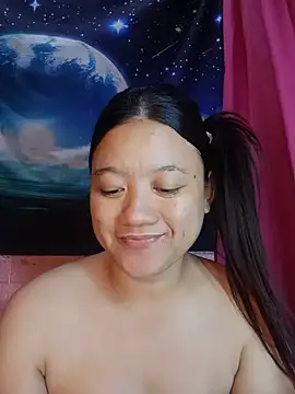 Snapshot of Urchanel chatting on 07/18/26, 04:22 Urchanel online show from 07/18/26, 04:22