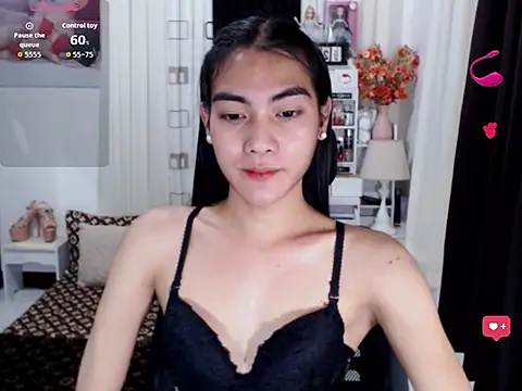 Snapshot of LAVIDALENATS chatting on 01/06/26, 04:43 LAVIDALENATS online show from 01/06/26, 04:43