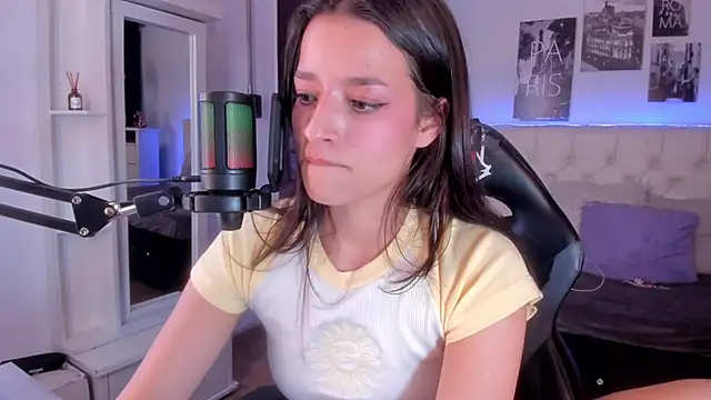 Snapshot of Amaia_Daniells chatting on 02/04/25, 07:07 Amaia Daniells online show from 02/04/25, 07:07