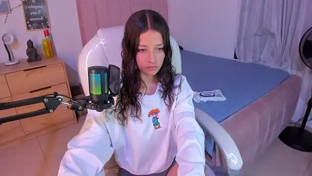 Snapshot of Amaia_Daniells chatting on 02/07/25, 04:06 Amaia Daniells online show from 02/07/25, 04:06