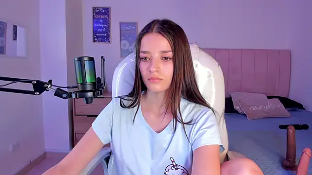 Snapshot of Amaia_Daniells chatting on 02/24/25, 06:27 Amaia Daniells online show from 02/24/25, 06:27