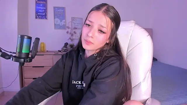 Snapshot of Amaia_Daniells chatting on 03/05/25, 06:23 Amaia Daniells online show from 03/05/25, 06:23