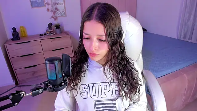 Snapshot of Amaia_Daniells chatting on 03/11/25, 03:37 Amaia Daniells online show from 03/11/25, 03:37