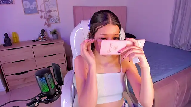 Snapshot of Amaia_Daniells chatting on 03/12/25, 03:24 Amaia Daniells online show from 03/12/25, 03:24