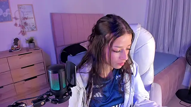 Snapshot of Amaia_Daniells chatting on 03/17/25, 03:36 Amaia Daniells online show from 03/17/25, 03:36