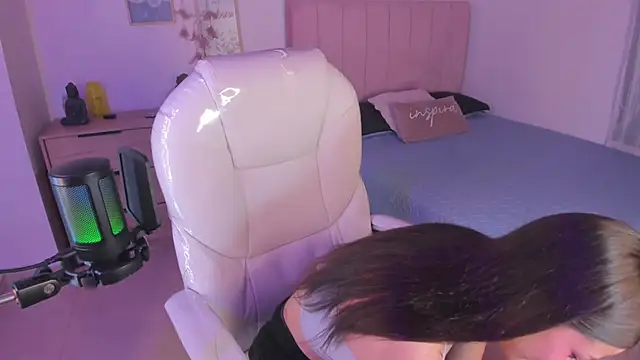 Snapshot of Amaia_Daniells chatting on 03/19/25, 03:30 Amaia Daniells online show from 03/19/25, 03:30