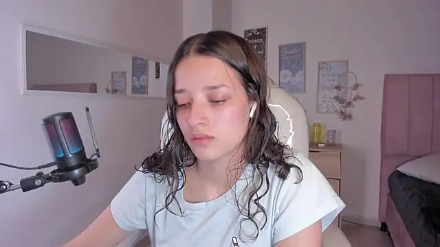 Snapshot of Amaia_Daniells chatting on 09/11/25, 03:39 Amaia Daniells online show from 09/11/25, 03:39