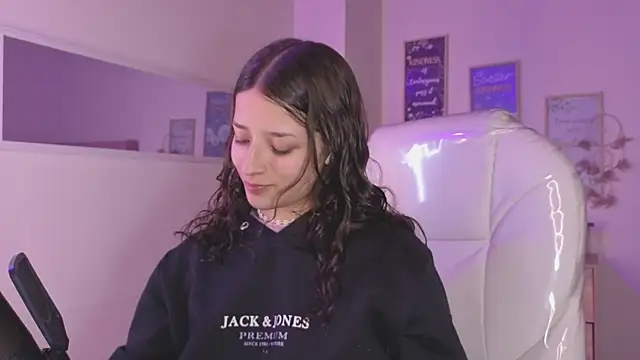 Snapshot of Amaia_Daniells chatting on 10/02/25, 03:24 Amaia Daniells online show from 10/02/25, 03:24