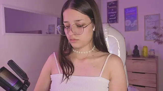 Snapshot of Amaia_Daniells chatting on 10/05/25, 03:49 Amaia Daniells online show from 10/05/25, 03:49