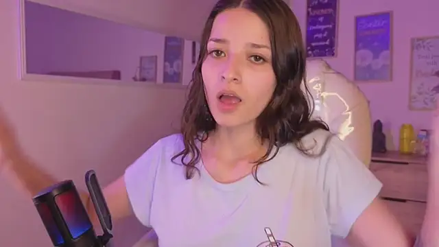 Snapshot of Amaia_Daniells chatting on 10/16/25, 03:51 Amaia Daniells online show from 10/16/25, 03:51