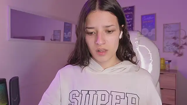 Snapshot of Amaia_Daniells chatting on 10/17/25, 03:53 Amaia Daniells online show from 10/17/25, 03:53