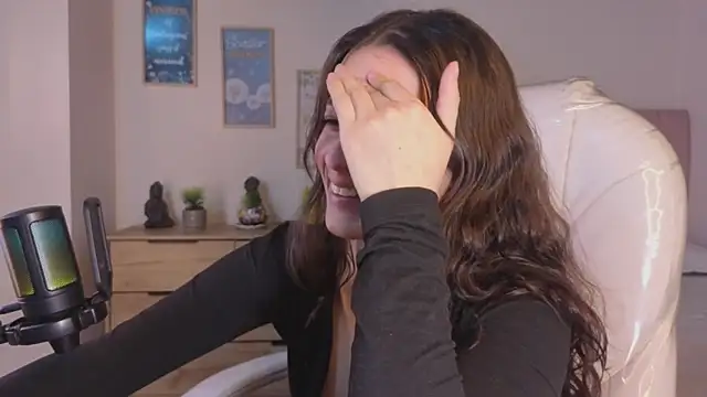 Amaia Daniells online show from 01/14/26, 03:56