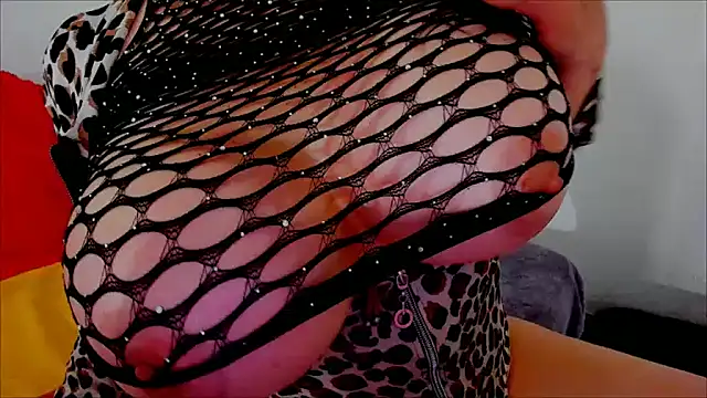 Snapshot of Conny_hot3 chatting on 12/28/24, 04:52 Conny hot3 online show from 12/28/24, 04:52