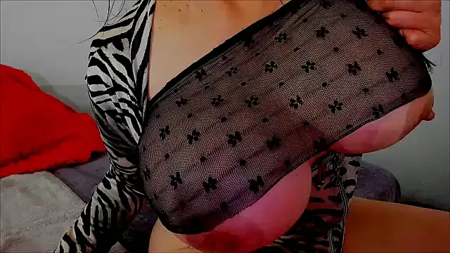 Snapshot of Conny_hot3 chatting on 01/04/25, 02:14 Conny hot3 online show from 01/04/25, 02:14