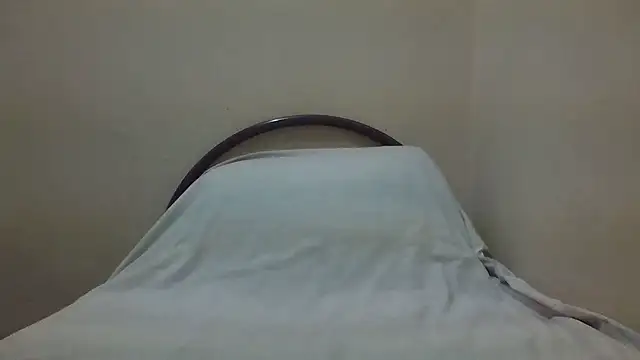 Snapshot of Annerae chatting on 12/25/24, 03:28 Annerae online show from 12/25/24, 03:28