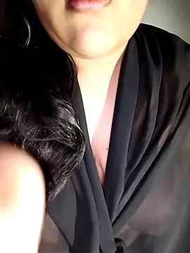 Snapshot of Annerae chatting on 10/01/25, 04:02 Annerae online show from 10/01/25, 04:02