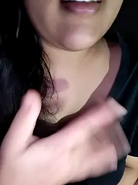 Snapshot of Annerae chatting on 10/29/25, 03:25 Annerae online show from 10/29/25, 03:25