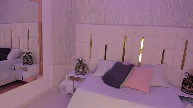 Meghan stonne  online show from 11/14/25, 09:02