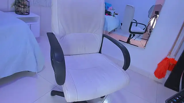 Meghan stonne  online show from 02/02/26, 07:34