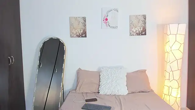 SarahCinnamon- online show from 03/03/26, 07:42