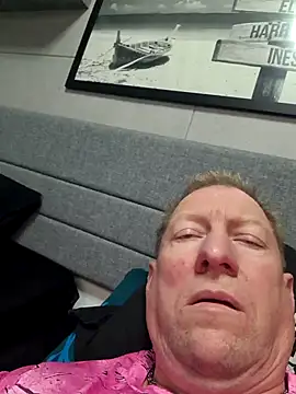 tomtom111111 online show from 10/06/25, 05:10